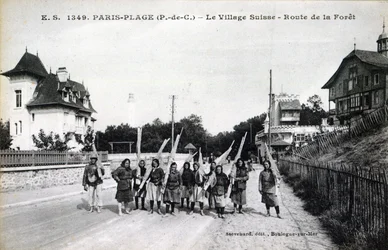Shrimp Fishers at the Village Suisse, Paris-Plage, c.1910
